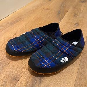 Men's North Face "Foot Jackets" indoor/outdoor slipper.
Size 10.